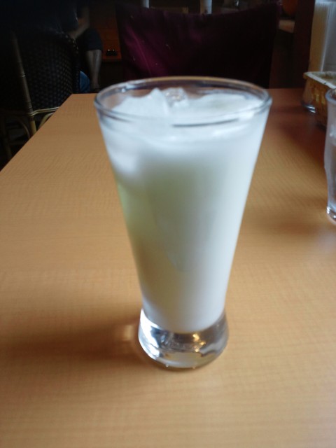 アールティ　ランチセットドリンクのラッシー