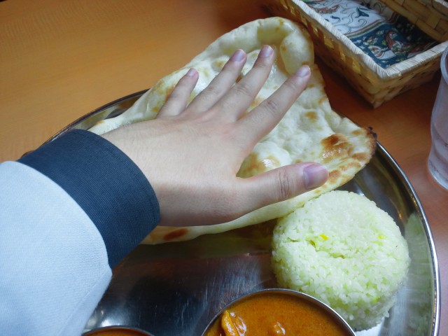 アールティ　ランチセットのナン