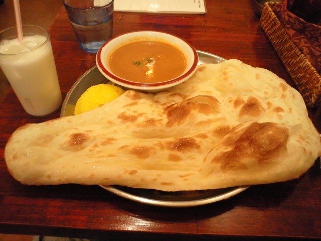 サモサ　ランチセットとラッシー
