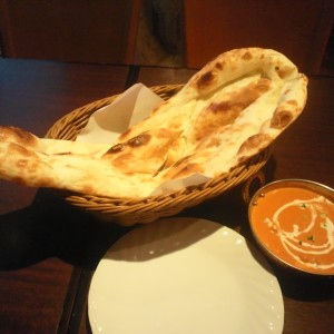 カナピナ　バターチキンカレーとナン